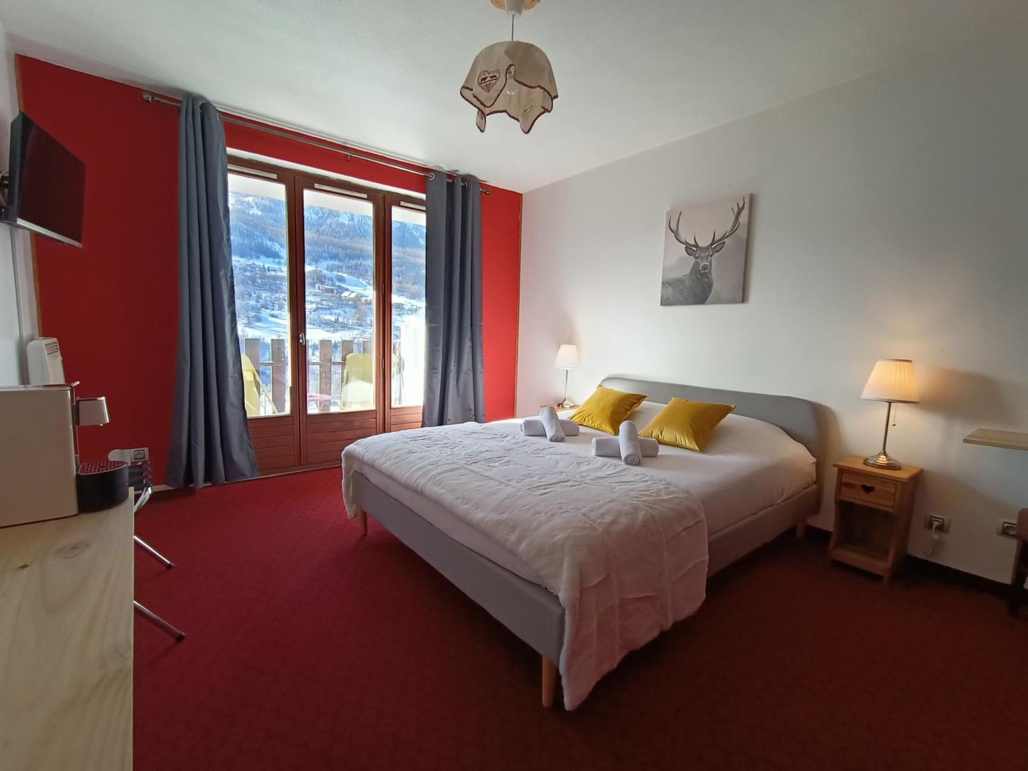 Hotel Plein Soleil Allos Esterno foto