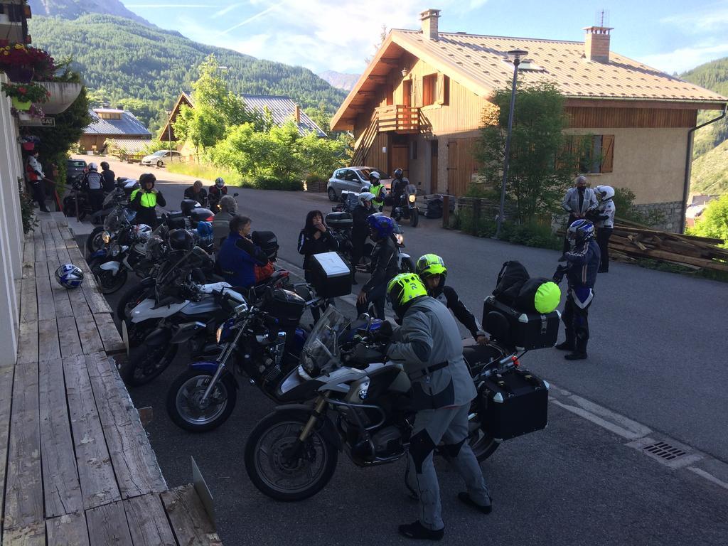 Hotel Plein Soleil Allos Esterno foto